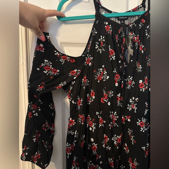 Torrid Off the Shoulder Roses Dress NWT 🌹🌹 - Picture 4 of 6